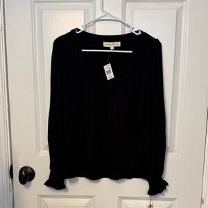 NWT Size M -V-Neck Long Sleeve Top - Black